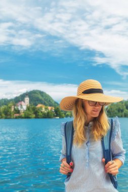 Doğa ve göl manzarayı.