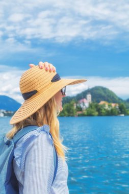 Doğa ve göl manzarayı.