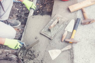 Ana sayfa / bütçe DIY versiyonunda beton kaldırım tadilatı.