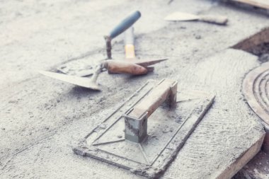 Ana sayfa / bütçe DIY versiyonunda beton kaldırım tadilatı.