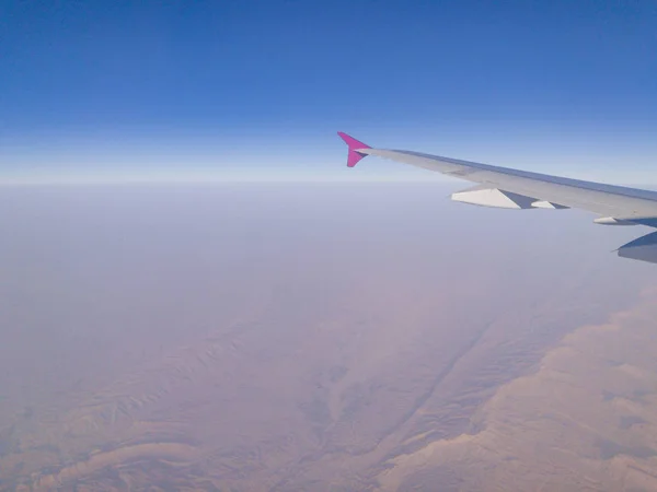 Skrzydła Samolotu Widziany Siedzeniem Pasażera — Zdjęcie stockowe