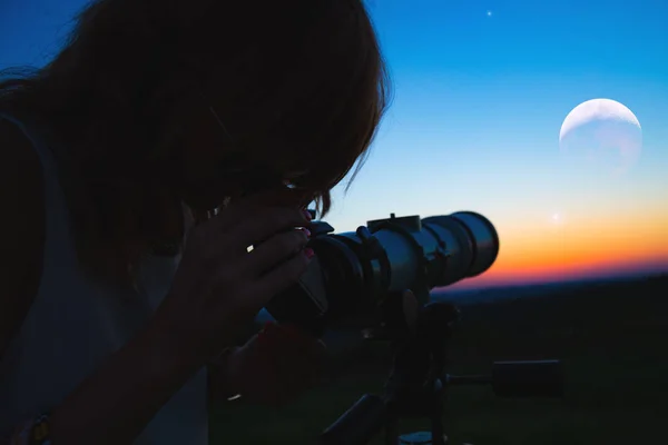 Kız Tutulması Bir Teleskopla Benim Astronomi Çalışmaları — Stok fotoğraf