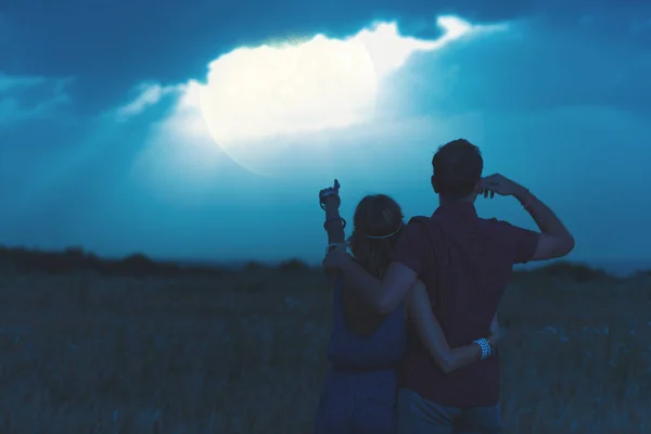 Couple Profitant Sous Clair Lune Dans Nature Mon Travail Astronomie — Photo