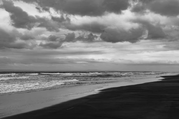 Zwart Zand Vulkaan Strand Aan Oceaan Zeekust — Stockfoto