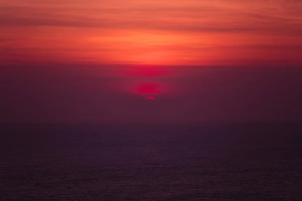 Pôr Sol Sobre Horizonte Oceânico Fotografado Com Grande Lente Telefoto — Fotografia de Stock