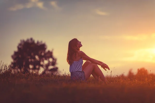 Girl Enjoying Meadow Golden Sunset Time — Stock Photo, Image