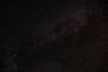 Geniş lens ve kamera ile fotoğraflandı Samanyolu yıldız. 