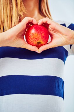 Sağlıklı apple ve meyve günde bir kez.