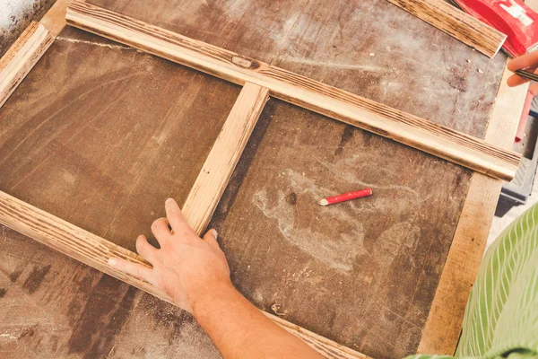 Marcação Carpinteiro Com Lápis Velha Moldura Madeira — Fotografia de Stock