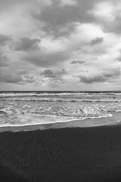 Zwart Zand Vulkaan Strand Aan Oceaan Zeekust — Stockfoto