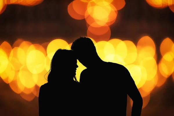 Silueta Una Pareja Con Luces Desenfocadas Bokeh —  Fotos de Stock