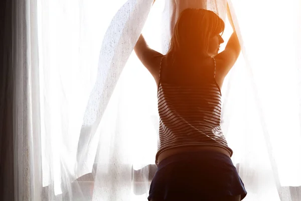 Silhouette Une Fille Réveillant Dans Chambre — Photo