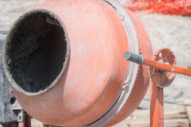 İnşaat / Çimento karıştırıcı bir meşgul sitesinde.