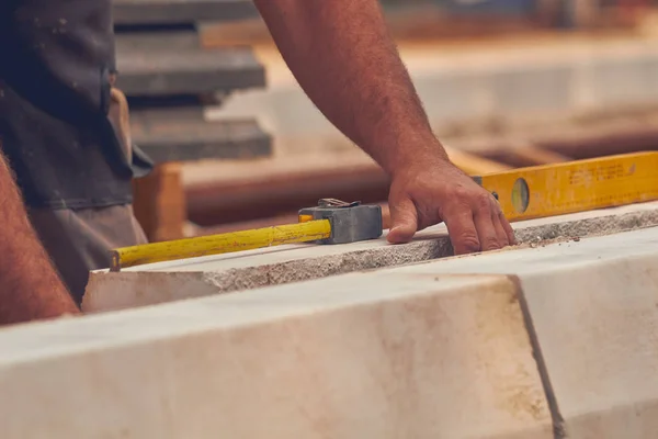 Real Construction Worker Measuring Tape Leveling Concrete Blocks — Stock Photo, Image