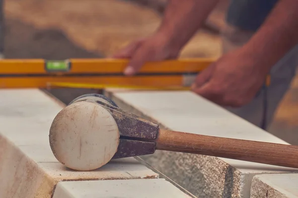 Real Construction Worker Measuring Tape Leveling Concrete Blocks — Stock Photo, Image