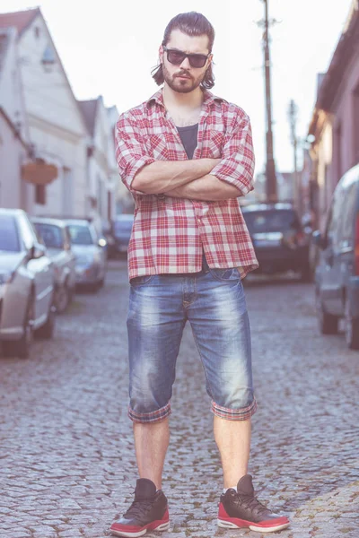 Guapo Joven Posando Calle —  Fotos de Stock