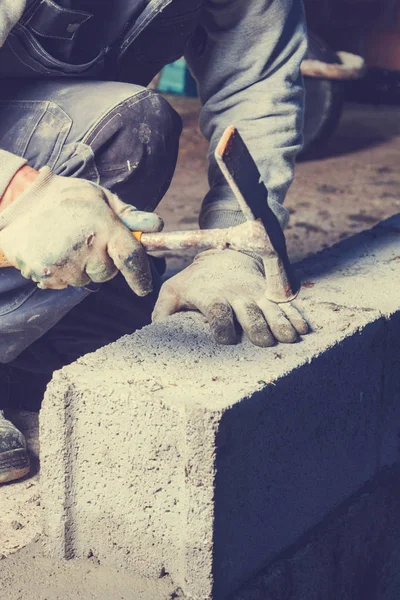 Real Construction Worker Bricklaying Wall Using Tools — Stock Photo, Image