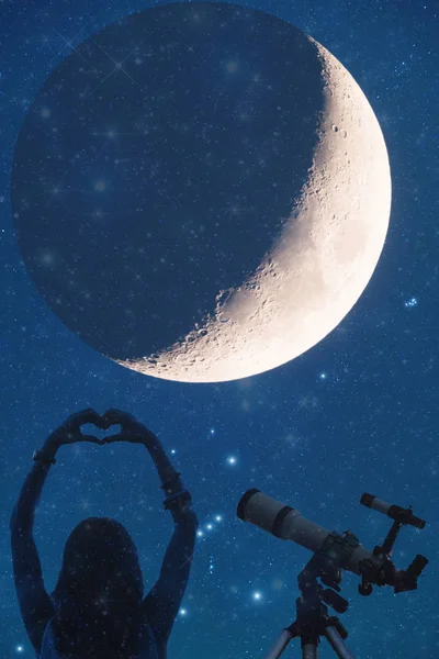 Mädchen Mit Herz Form Mit Teleskop Mond Und Sternen Meine — Stockfoto