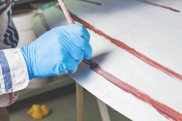 Artista Usando Pincel Para Hacer Textura Madera Artificial — Foto de Stock