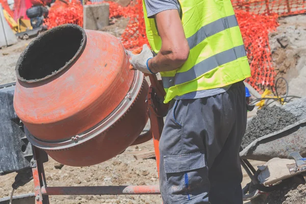 Lucrător Construcții Mixer Ciment Beton Care Face Treabă Grea — Fotografie, imagine de stoc