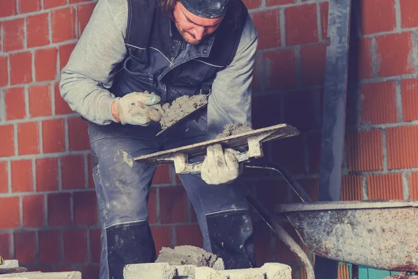 Real Construction Worker Bricklaying Wall Using Tools — Stock Photo, Image