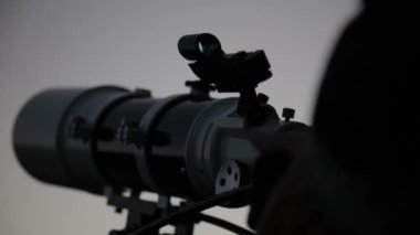 Adam ayarlama teleskop açık