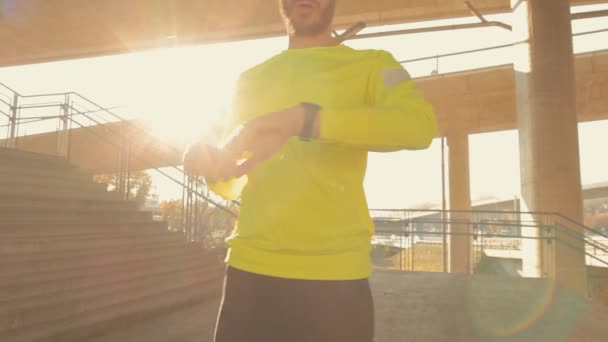 Köprü Kentsel Egzersiz Eğitim Jugging Sportif Genç Adam — Stok video