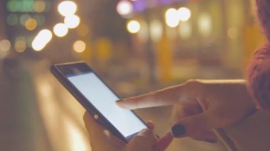 Bulanık şehir özgeçmişlerine Smartphone kullanarak eller