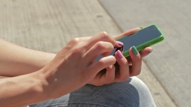 Eller smartphone kullanarak görünümünü kırpılmış