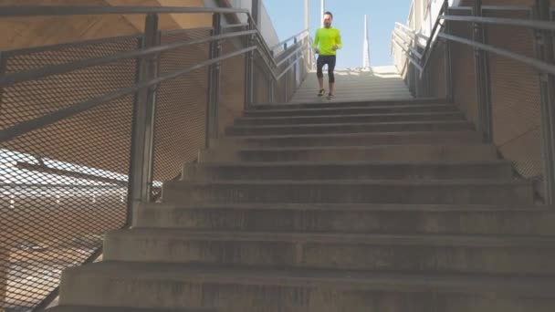Köprü Kentsel Egzersiz Eğitim Jugging Sportif Genç Adam — Stok video