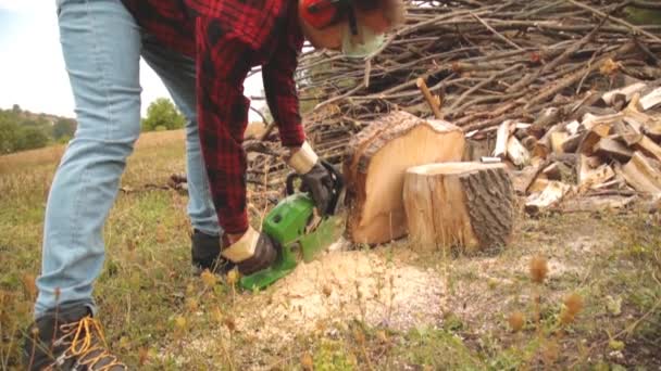 Lumberjack Chainsaw Pile Cut Woods — Stock Video