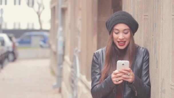 Young Brunette Woman Red Lipstick Beanie Hat Using Smartphone Blurred — Stock Video