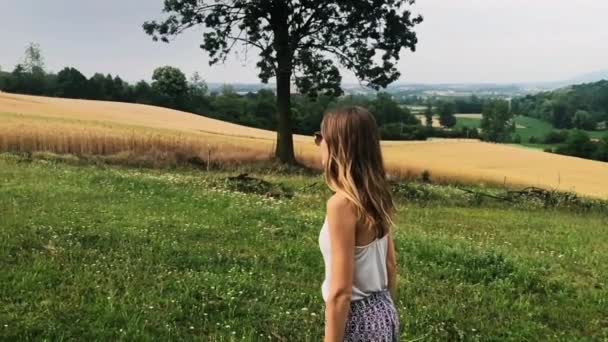 Girl Enjoying Golden Wheat Field Summer — Stock Video