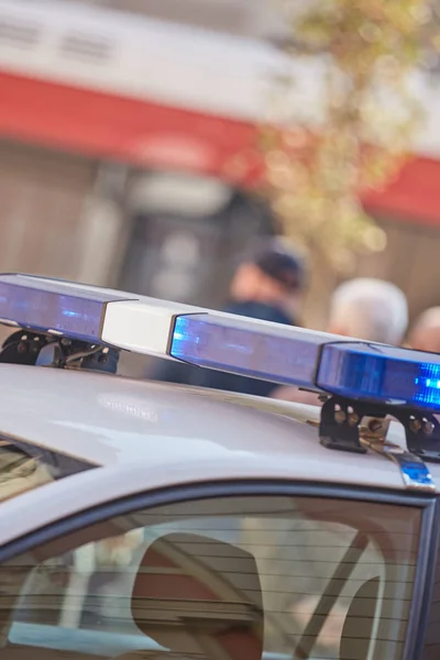 Police car with blue lights on the crime scene in traffic / urba — Stock Photo, Image