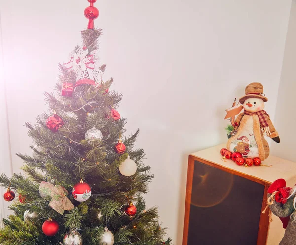 Weihnachtsbaum mit Fackeleffekt. — Stockfoto