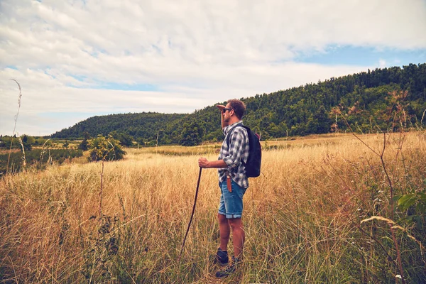 Hiker enjoying nice view in a hilly landscape. — Stock Photo, Image