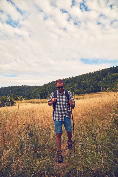 Hiker enjoying nice view in a hilly landscape. — Stock Photo, Image