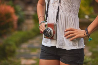 Retro Vintage kamera açık havada poz Giirl.