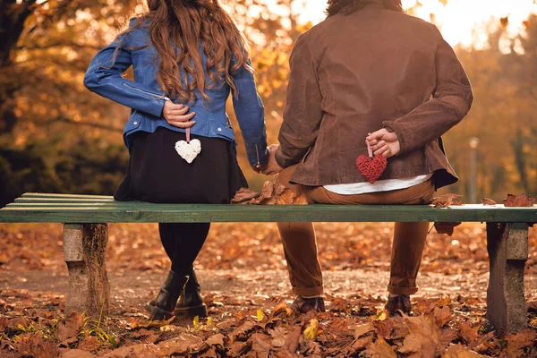 Pareja Temporada Otoño Colorido Parque Disfrutando Aire Libre — Foto de Stock