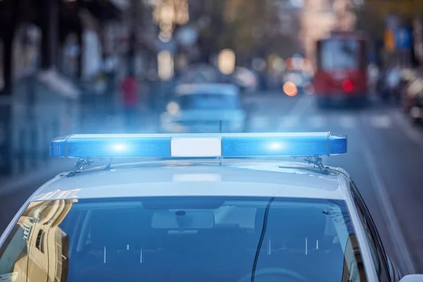 Police car with blue lights on the crime scene in traffic / urba — Stock Photo, Image