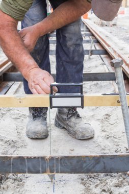 İnşaat işçisi için ağır bir iş..