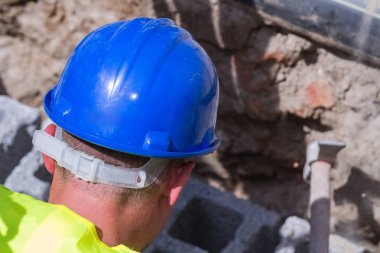 İnşaat işçisi için ağır bir iş..