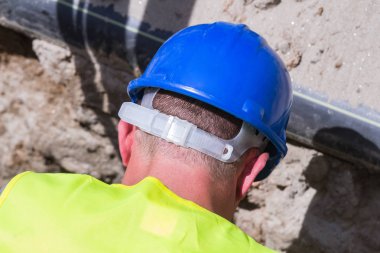 İnşaat işçisi için ağır bir iş..