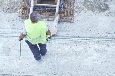 İnşaat işçisi için ağır bir iş..