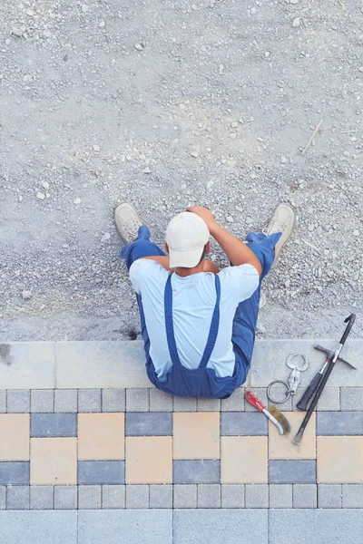 Těžká práce pro stavebního dělníka na staveništi. — Stock fotografie