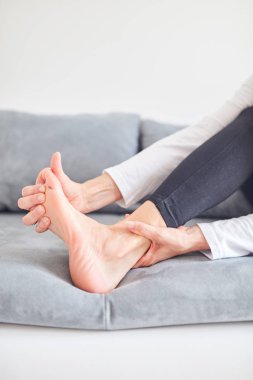 Ayak, eklemler, bacak ve ayak bilekleri ile ilgili sorunlar.