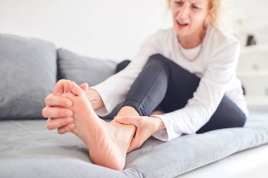 Ayak, eklemler, bacak ve ayak bilekleri ile ilgili sorunlar.