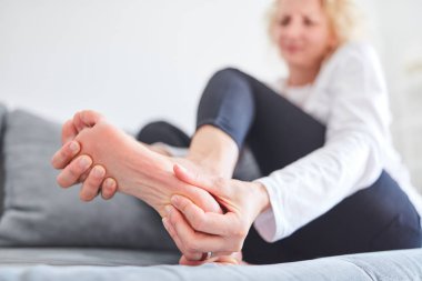 Ayak, eklemler, bacak ve ayak bilekleri ile ilgili sorunlar.