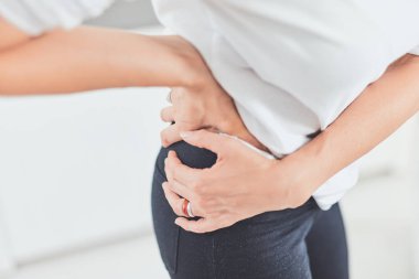 Yetişkin çağında kalça, sırt ve omurilik sorunları.