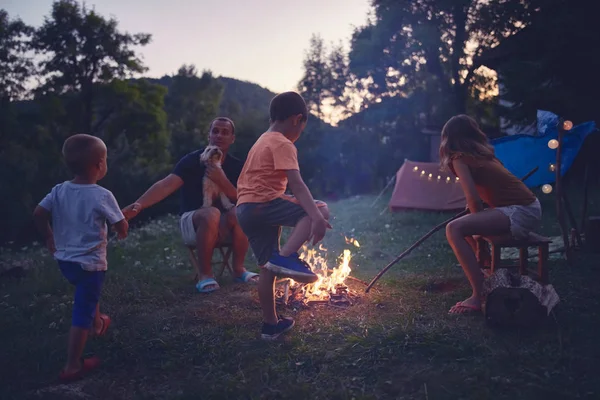 Father with children making a camping fire in the backyard. — Stock Photo, Image